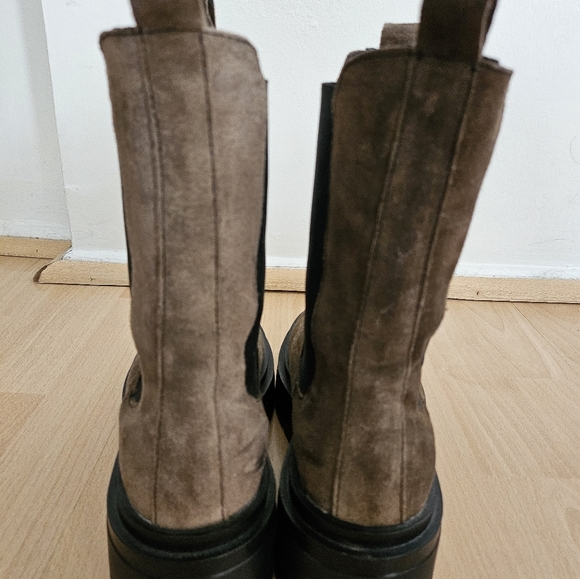 Lug Suede Chelsea Brown Dunnes Boots - Picture 7 of 7